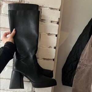 Elegant Black Knee-High Boots block heel curved toe Go go boot